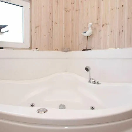 Four-bedroom Holiday In 15 別荘
