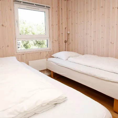 Four-bedroom Holiday In 15 別荘 Hals