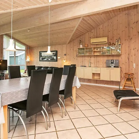 Four-bedroom Holiday In 15 Hals